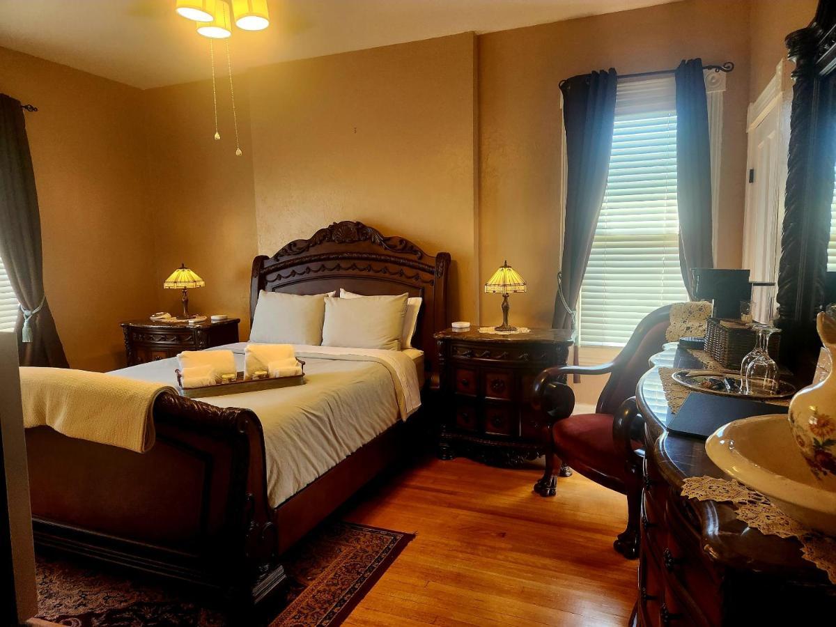 Downen House Bed & Breakfast Πουέμπλο Εξωτερικό φωτογραφία